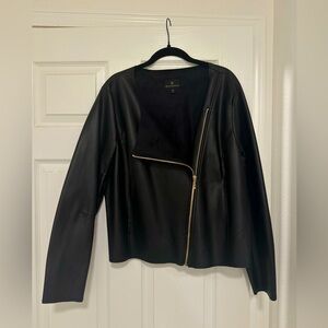 Worthington foe leather jacket in black.